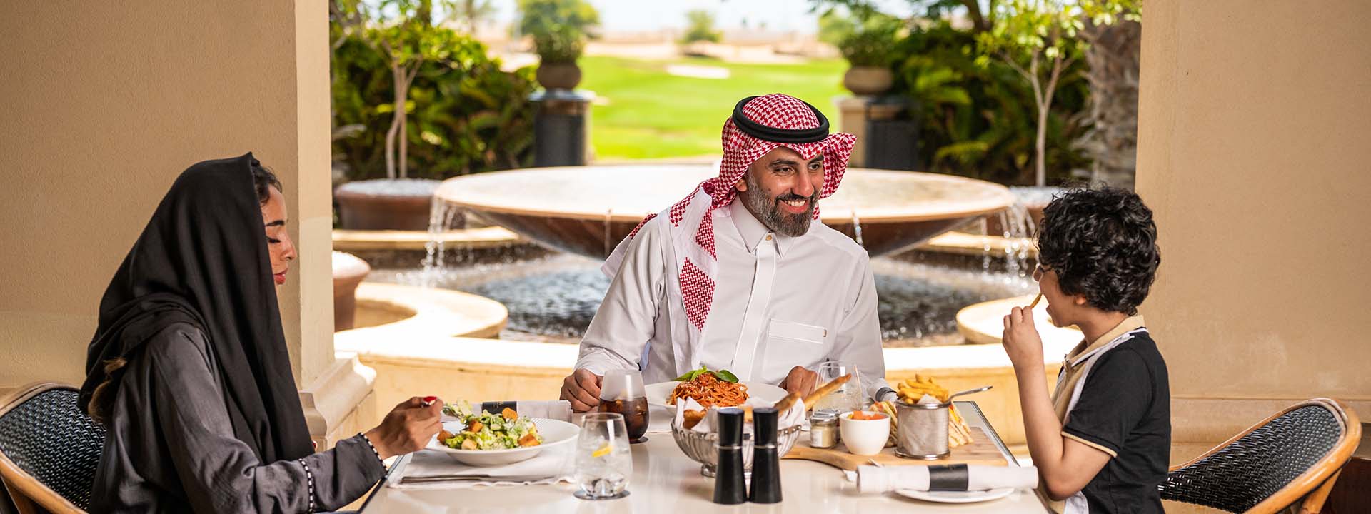 مطعم بيسترو - Visit KAEC